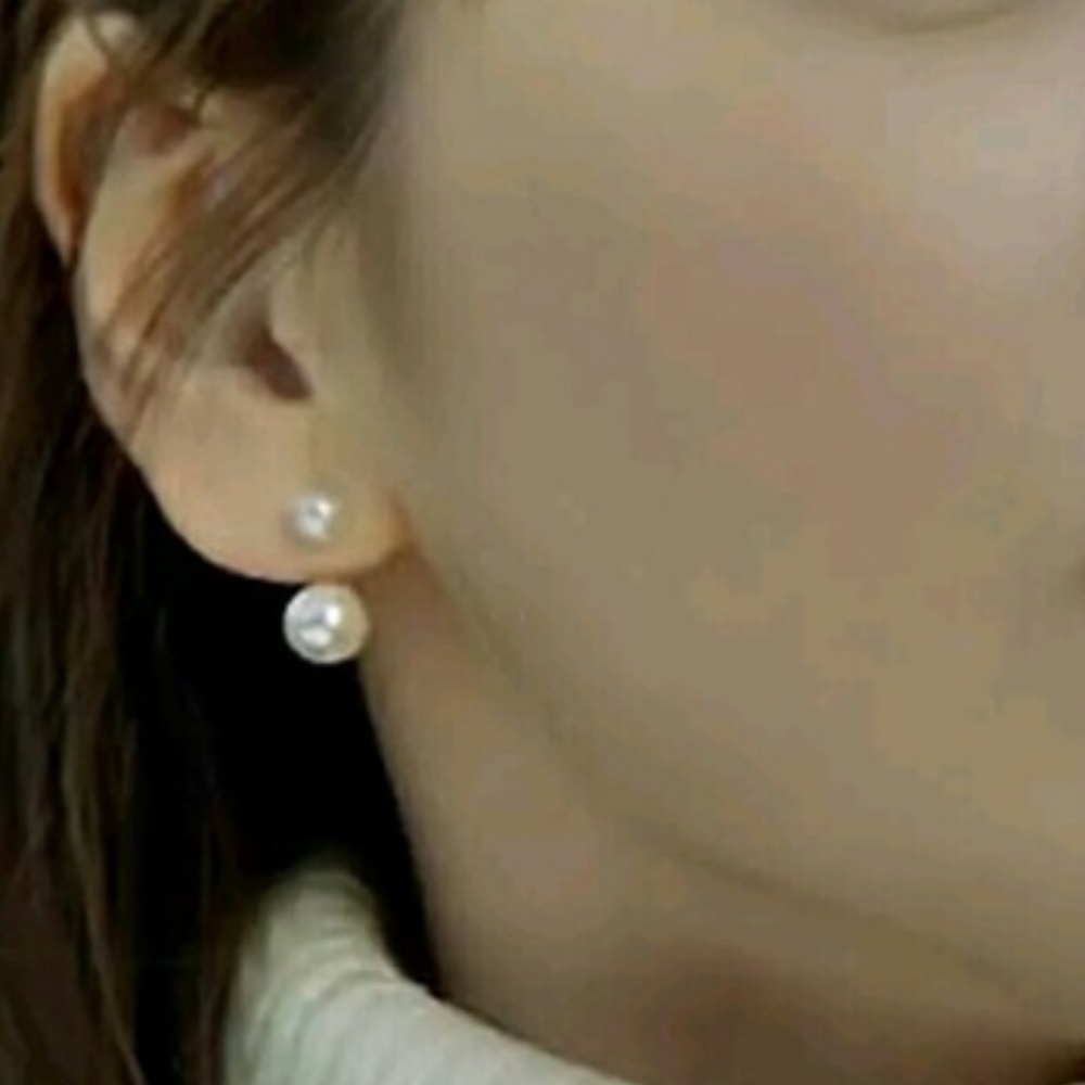 NWOT Gold Pearl Earrings - Picture 2 of 6